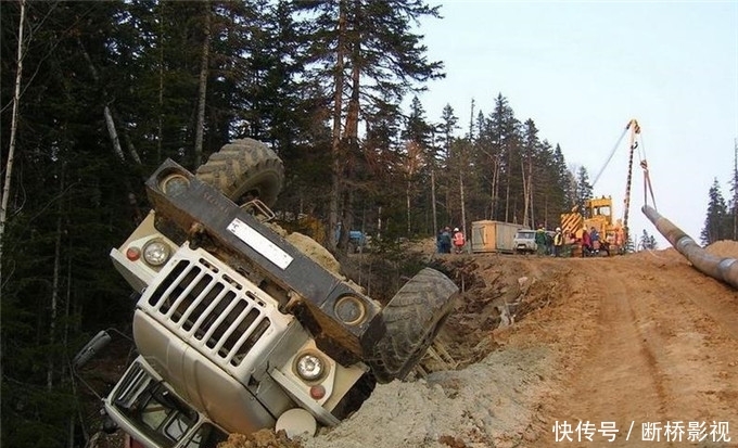  【白骨】世界上最难修的公路，1.7万人被埋在路基下当路基，5万