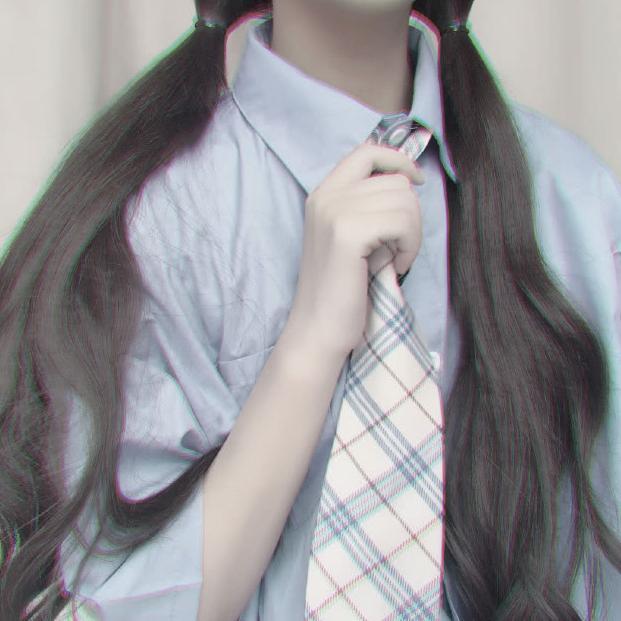 快手网红杨清柠发自拍美照，但是照片却出现惊天BUG！谁能解释一