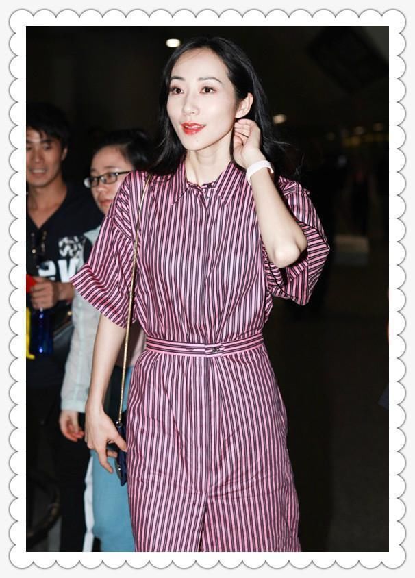 当170韩雪和178何穗同穿条纹裙，网友：谁是真正大长腿一目了然！