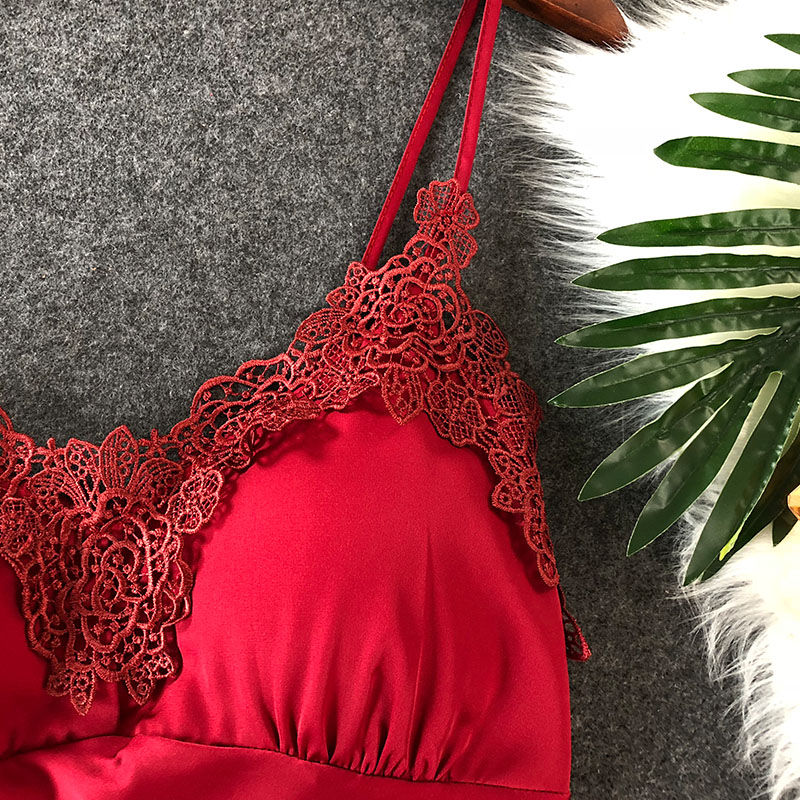 原来女人在家都喜欢穿这样的睡衣，既凉快又不失美丽，女人味爆棚