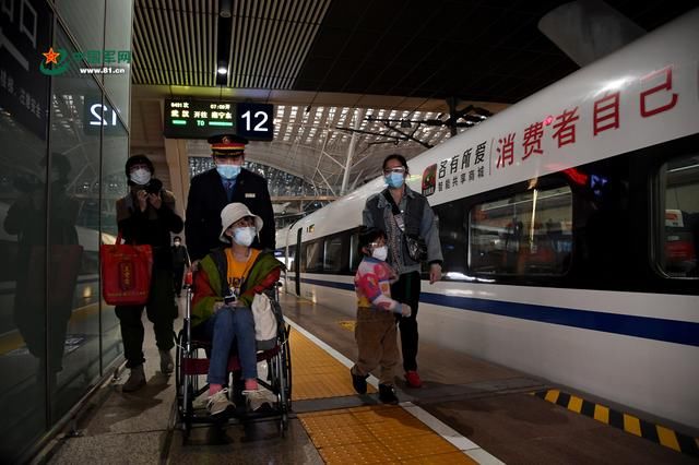  北高速收费站@江城?重启丨解放军报记者全景记录武汉“解封”