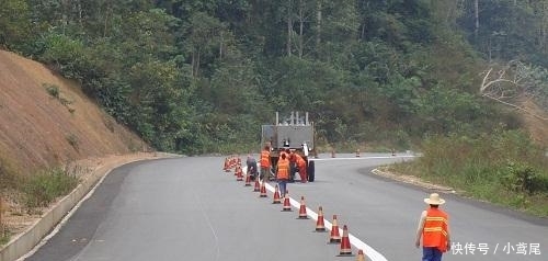 法国人：看不懂中国！我们18年都没修好的路，中国却只用了8年