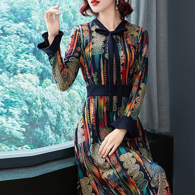 女人到50，秋天别穿风衣！穿这大码秋裙+裸鞋，让你美出新标准