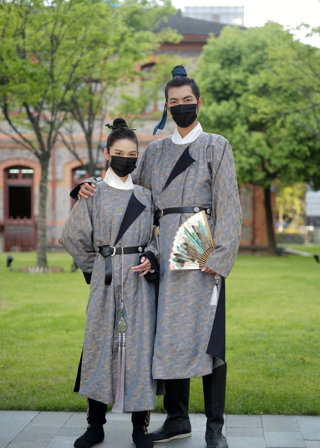 『美女』美女街拍:你见过山水饮过风声 说余生山水再不相逢