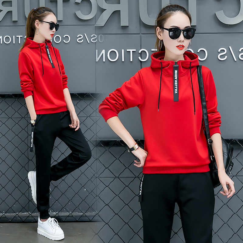 十件连衣裙，不如这样一件洋气套装!秋日穿正好，美嫩的恰到好处