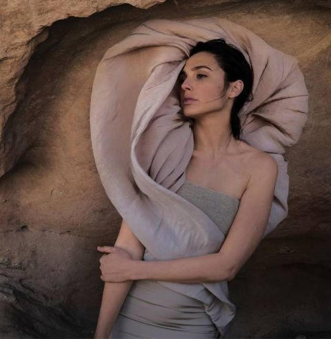  『加朵』盖尔加朵摆高难度姿势大秀性感身材