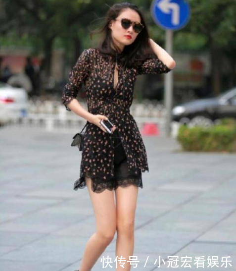 #堪称#街拍美图:气质型小姐姐真不错,颜值和打扮都堪称百里挑一!