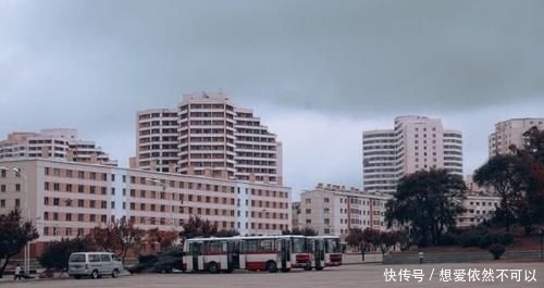「学家大街」朝鲜印象:朝鲜居民楼阳台是什么样的?