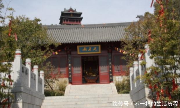 不同寻常的寺院,主持曾是空姐,中国第一位尼姑在这里出家