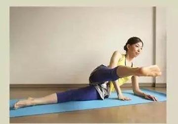 4步瑜伽动作,让你拥有漂亮美腿