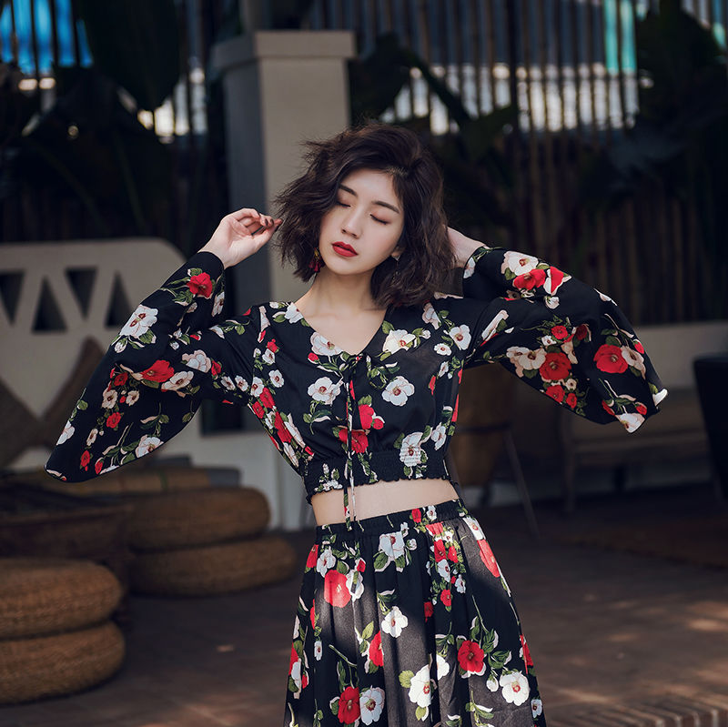 出街就是要穿得漂亮，新上的“秋裙”竟如此时尚，显白又优雅