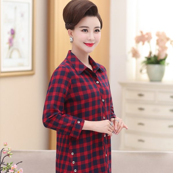 新颖又不贵的秋装妈妈外套，时髦又减龄，穿出时尚感