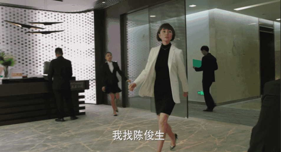  『半身裙』开春上班，半身裙怎么选？搭配什么上衣，能让你又美又专业？