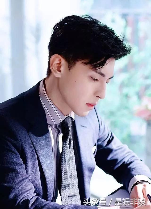 《一千零一夜》邓伦的十五套衣服，第七套贵气，第十套最帅！