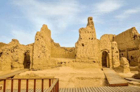 中国面积最大的镇，相当于46个香港！而曾经的楼兰古国就在这里