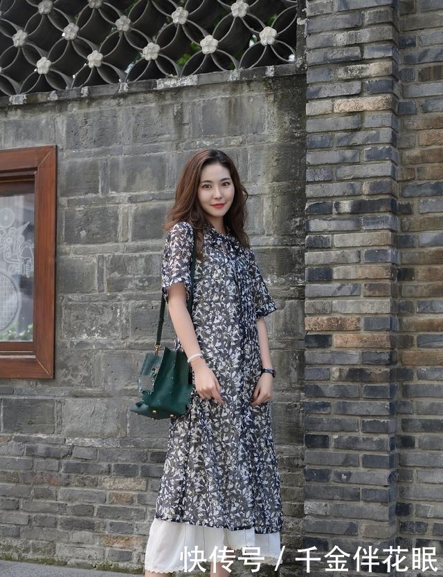 『小姐姐』等待一秒钟入夏?茫茫裙海之中的这条裙子,让你性感又显腿长!