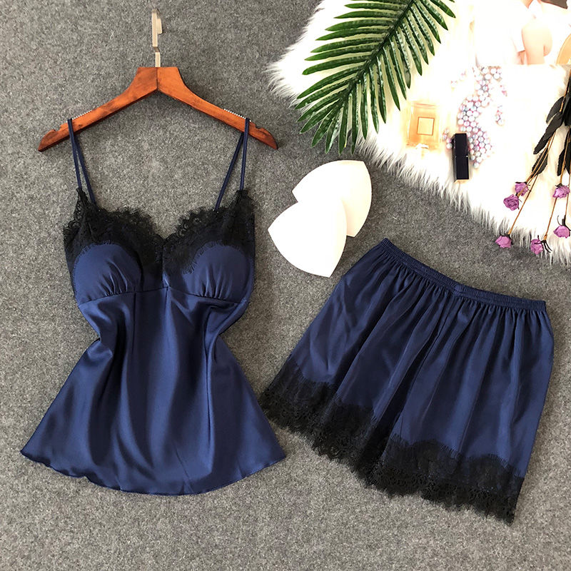 老婆在家真敢穿,如此大胆的睡衣都穿出来,妩媚动人