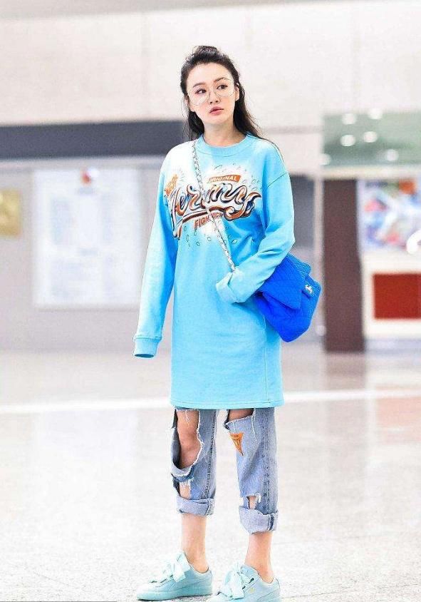 冉莹颖这胯也太宽了吧，旗袍都要撑炸了，网友：邹市明驾驭得了吗