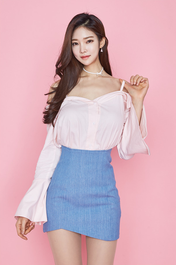 俏美可人的珠珠女神，精致穿搭清新又带范儿，纤长美腿要逆天了！