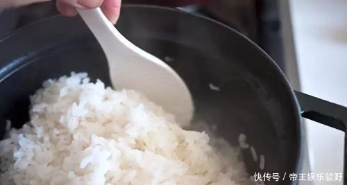 「粒粒」煮米饭,可不能直接放水煮!牢记3点,米饭软糯,粒粒分明