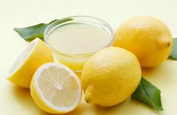 脸上长螨虫的后果由多严重?女人一定要看，别再粗心大意了