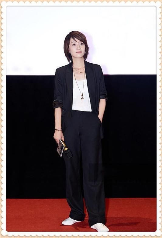 164马伊琍穿西装阔腿裤却配平底小白鞋？网友：终于理解文章了！