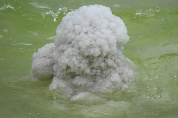 世界上“最咸”的公路，长达32公里周边全是盐，而且就在中国！