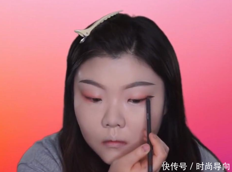 被嘲“大饼脸”的女孩化妆后比迪丽热巴都美