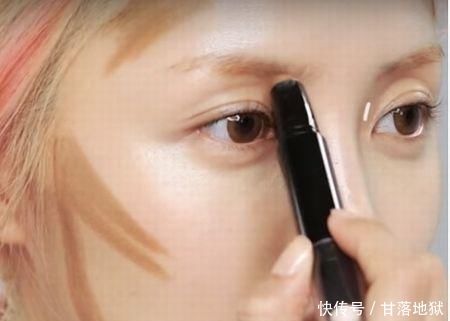 「化妆」BB霜别直接用手擦!正确的方法应该是这样的,妆容特自然