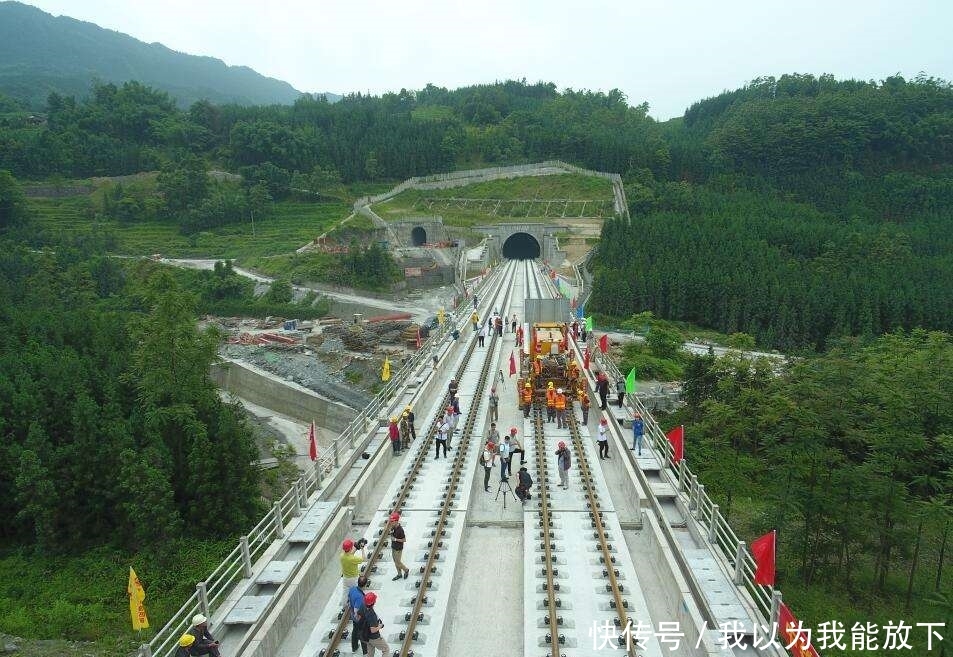 西南地区喜提新高铁，途径26个5A景区，打造“中国第一旅游高铁”