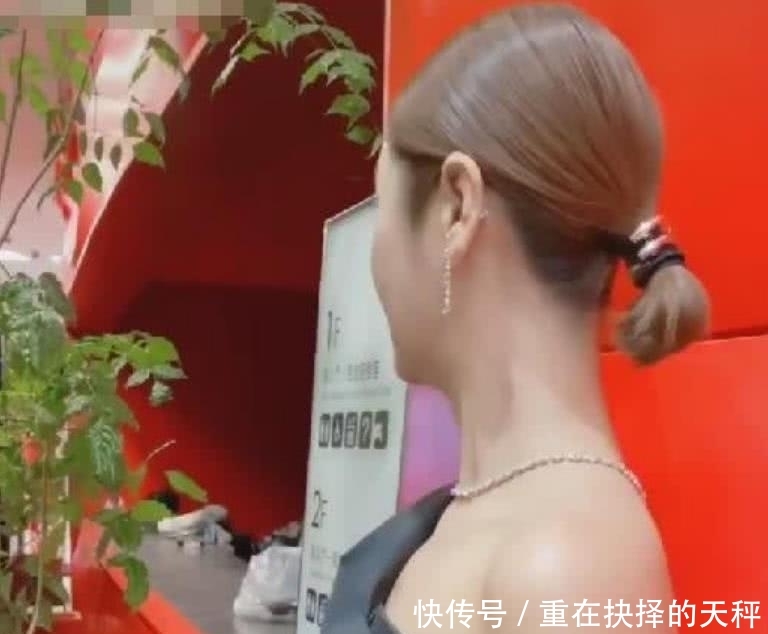  【滤镜】林心如“真人”长什么样？偶遇粉丝被关滤镜，看清正脸那刻：确定43岁了？