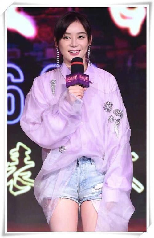 袁姗姗这衣服看得人强迫症都犯了！网友：分分钟想撕掉下面那块布