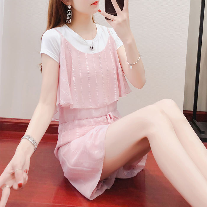 45岁老妈参加同学聚会，穿着“棉忆裙”，同学都夸她像大姑娘