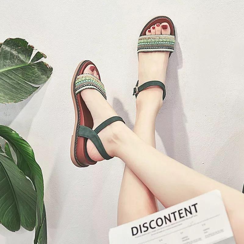 那个从不买裙子的女孩