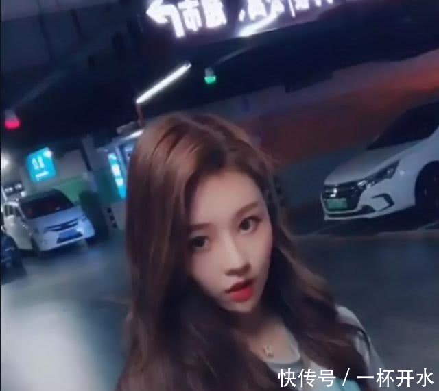 抖音女神温婉泪洒直播间,回应堕胎传闻,真实容貌像40岁大妈!