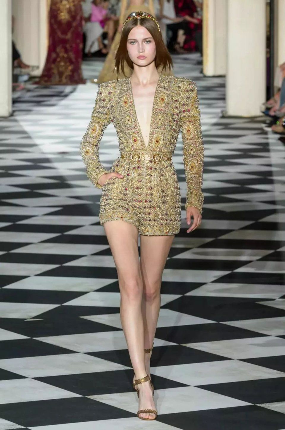 全球最顶级的高定时装周，汇集了世上所有女生的梦想!!