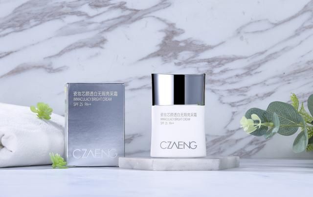  『瓷妆芯』明星热推CZAENG瓷妆芯颜防晒霜，防晒斑防晒老一网打尽