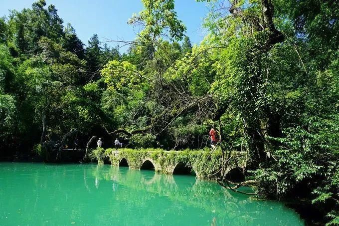仅十几万人口的贵州小县，拥有堪比张家界的山，不输九寨沟的水!