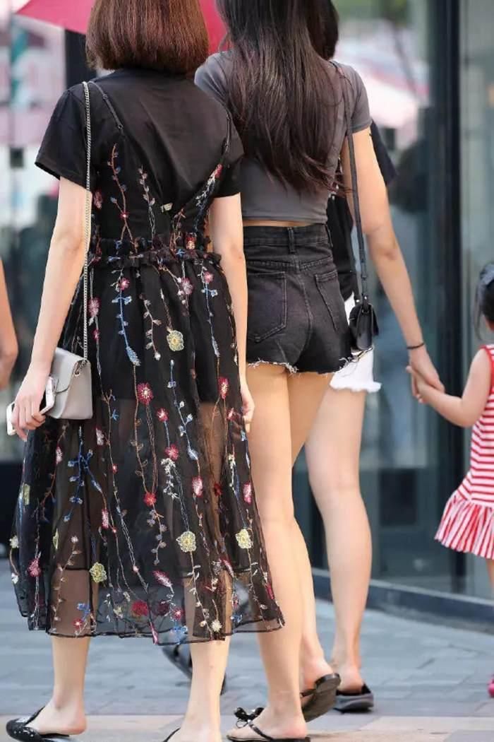 高颜值大长腿美女，身材体型非常性感，背影都是那么的好看!