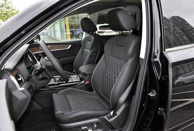  『中大型SUV』30多万的V6豪车，看车标比奔驰更贵气，硬实力完全不输70w奥迪Q7