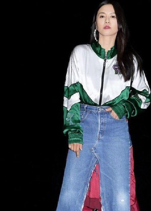 杨幂把裙子套裙子上？佟丽娅更狠直接缝个裤子！女神的时尚好难懂