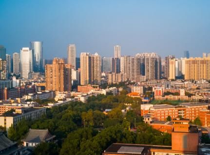 国内六大都市之一，且是西部地区的特大城市，你知道这个城市吗？