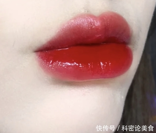  『感觉』想要打造浪漫玻璃唇，就用欧莱雅“湿吻”小钢笔唇釉！