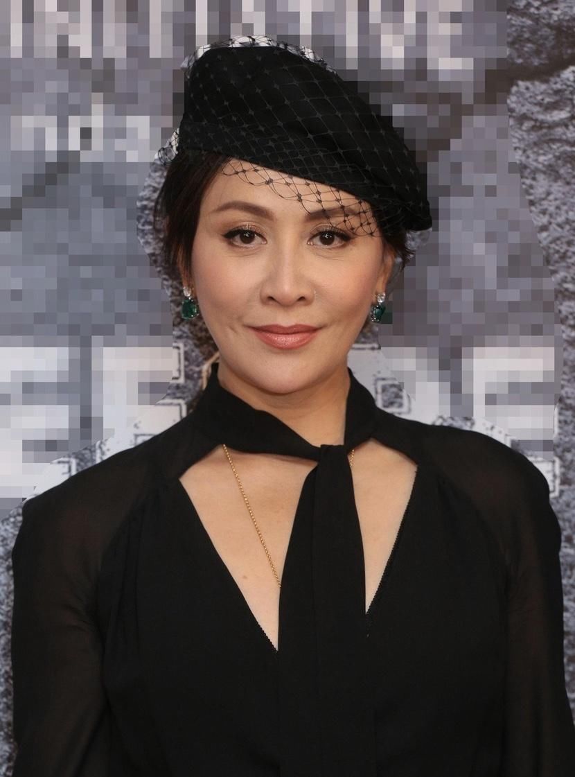 「老气」55岁刘嘉玲同框46岁杨千嬅,两人同穿小黑裙,杨千嬅却明显更老气