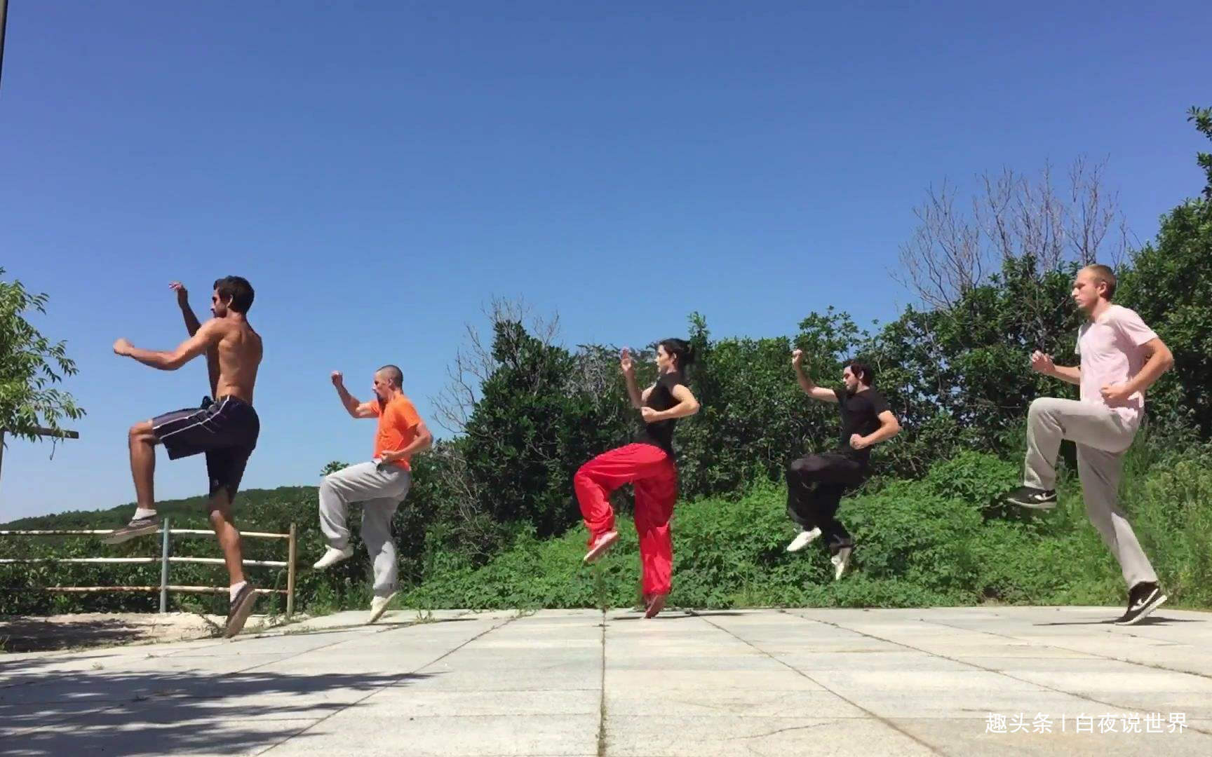 老外来中国旅游，第一反应是“愤怒”，了解真相国人大笑！