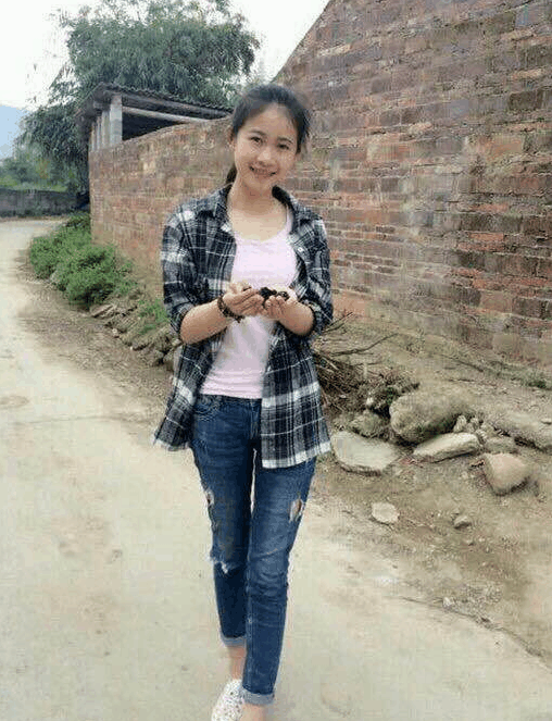 看看农村的姑娘，一点都不比城里差，好想回农村