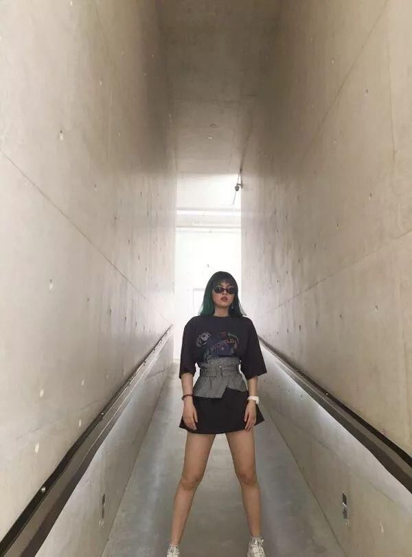 杨幂这一身被大家呼唤演“斯文败类”KK穿成红人鱼……让人想转发