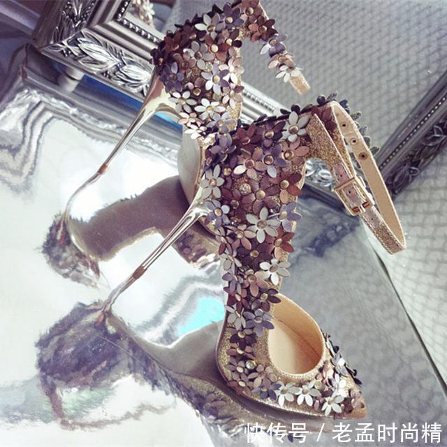  「尖头」尖头绑带系高跟鞋，时尚又女人味十足，彰显轻熟女的魅力