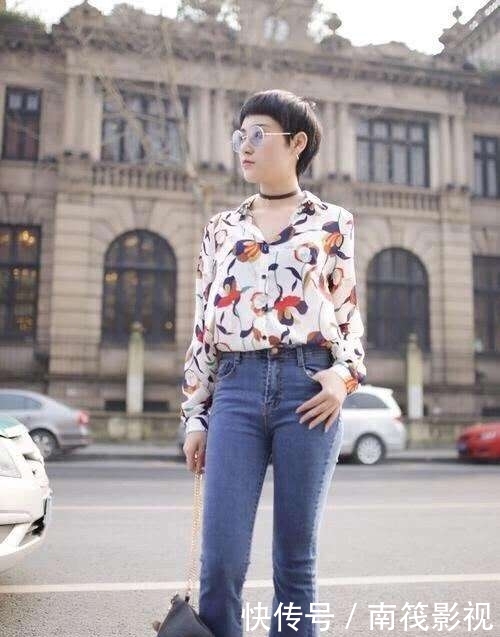 『印花单品』“印花”遇到“牛仔”后不难驾驭,时髦精首选,减龄又吸睛