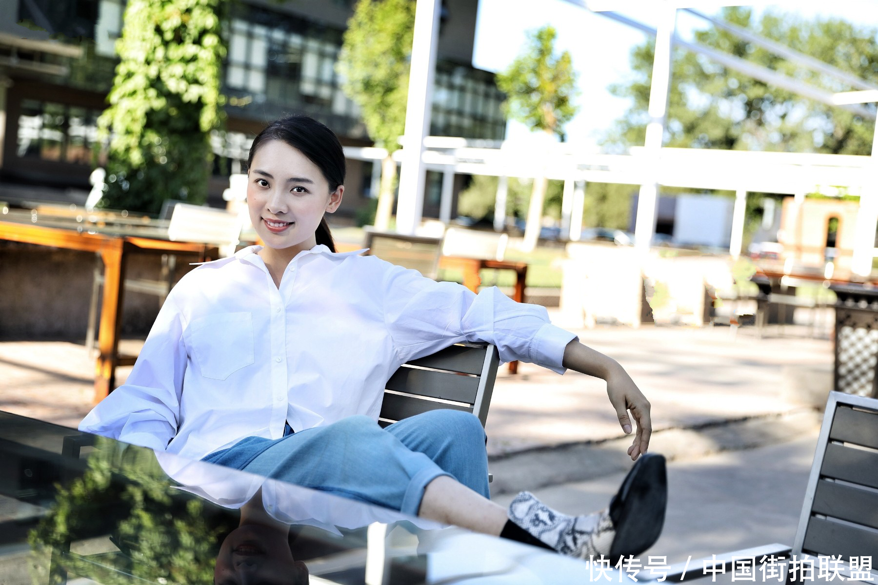 街拍联盟：看时尚美女们如何穿搭，清纯性感一个都不能少